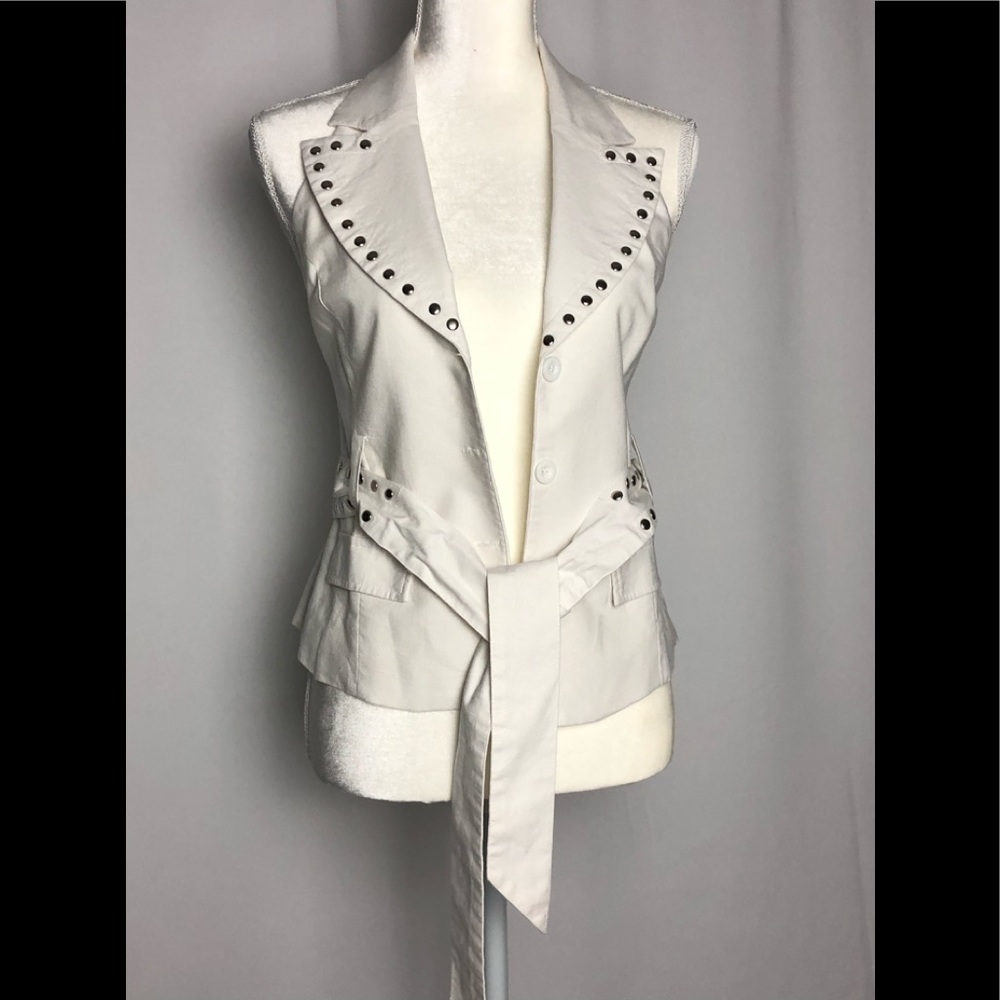 2b Bebe Off White Halter Vest Top